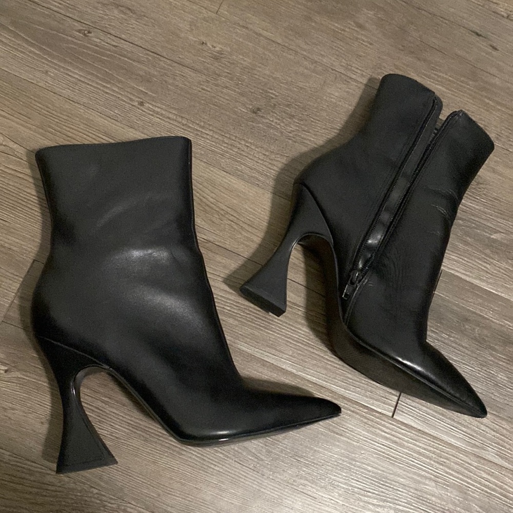 Steve Madden booties size 9